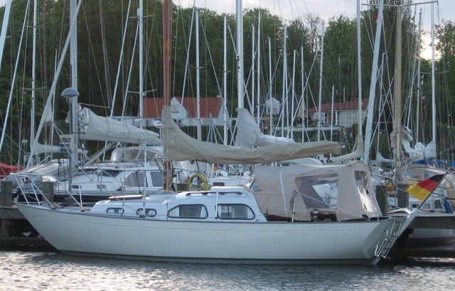 114, NIAX, Travemünde, D. Ejer: Torsten Koch, Hamborg, D. Tidligere ejere:  Axel Breuer og Nicole Streubier, Marina Minde, Flensborg Fjord, D. Bygget 1969, flere tidligere ejere. Motor er en Yanmar 17 hk fra 1992, ferskvandskølet. Bådens tidligere navn: Barbara.