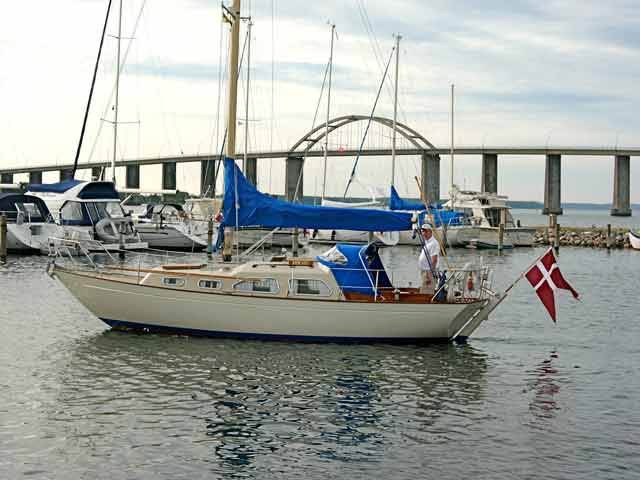 340, HOLNIS, Flensborg, FYC, D. Ejer: Kay von Eitzen, Flensborg, D. Blev bestilt af Flemming Hansen, Risskov, DK. Dog leveret til en trælasthandler Schmidt fra Nyborg, senere solgt til Leif Jensen, Nyborg. Derefter solgt videre til Poul Drue, Høruphav, navn Shanty.  September 2001 solgt til Kay. Nyt navn: Holnis. Båden blev i 2007 kåret til Østersøens Perle. 