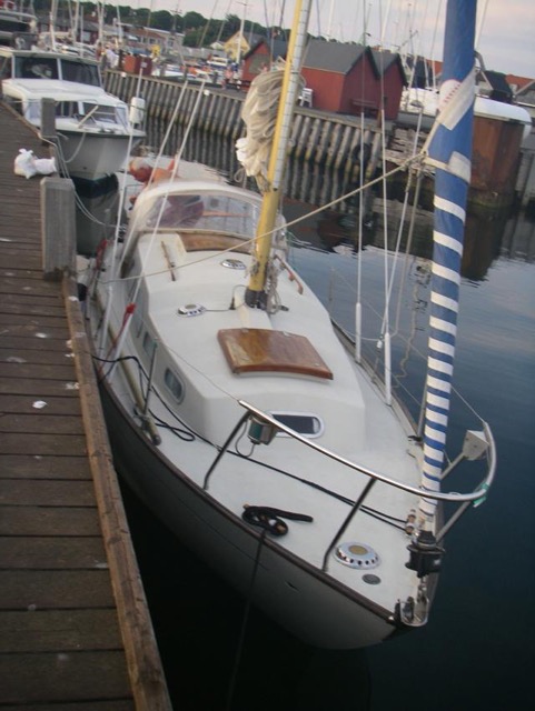 404, CALYPSO, Nivå, DK. Ejer: Stig Rasmussen, Nivå. DK. Båden overtaget 2010. Byggeår 1974. Motor: Bukh DV10 ME fra 1973. Er installeret 2006 renoveret.