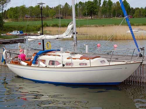 420, LILLE DRØM, Heiligenhafen, D. Ejer: Chartership.de v. Claus Gökemeyer, Heiligenhafen. Båden blev i foråret 2009 solgt af Jan Andersson i Vänersborg, S. 