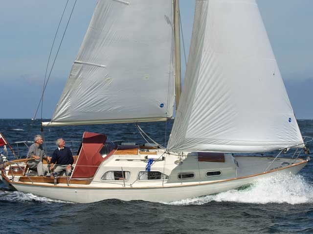 415, BIANCO, Rudkøbing, DK. Ejer: Søren Stidsholt Nielsen. (Tidligere navne: Gøsen af Helsingør og Gimle). Bianco har i dag blå sprayhood og blå windbreaks. Motor: Volvo Penta MD 2010. Foto: Henrik Hansen Yachtfoto.dk / Bådnyt.
